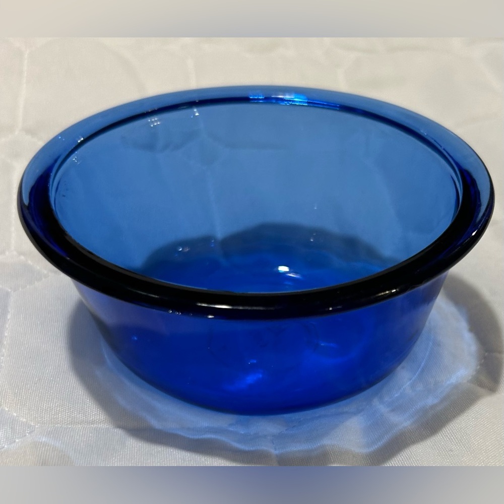 Small Anchor Hocking Colbolt blue dish/bowl!